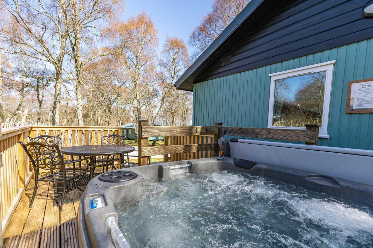 Bracken Lodge 6 With Hot Tub Belladrum Exterior photo